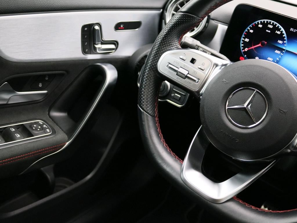 Mercedes-Benz A-Klasse 160 business solution amg handgeschakeld amg line |