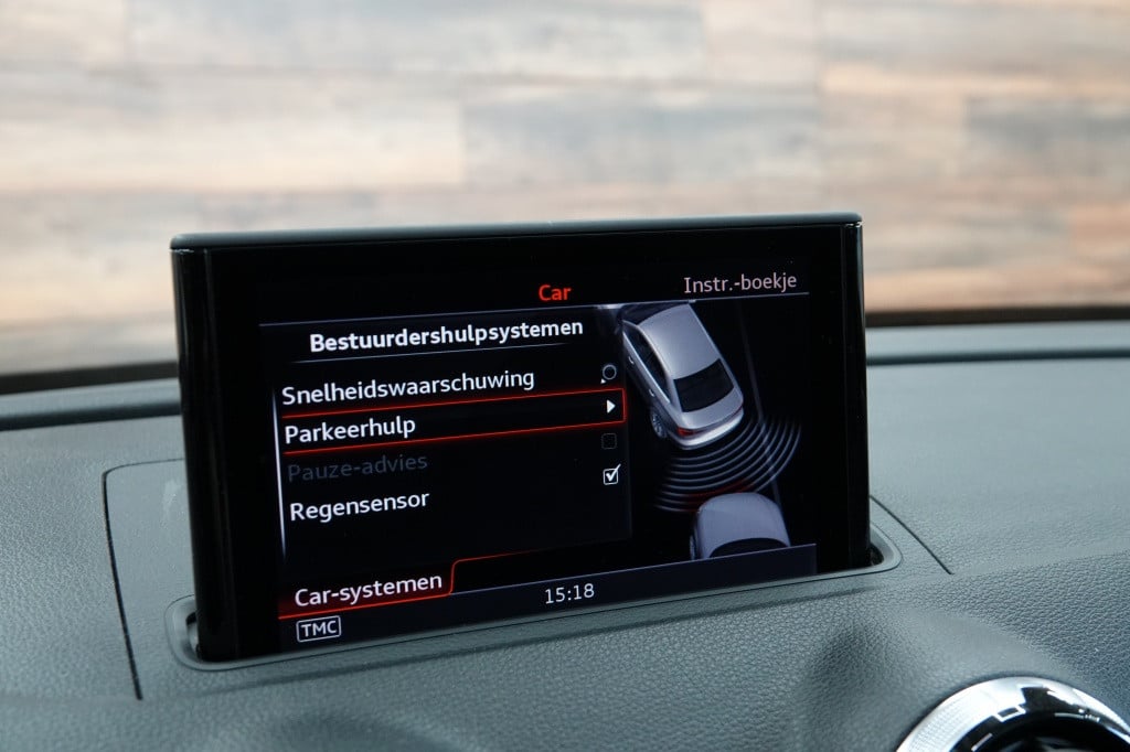 Audi A3 limousine 1.8 tfsi | panorama | leder | camera | pdc |