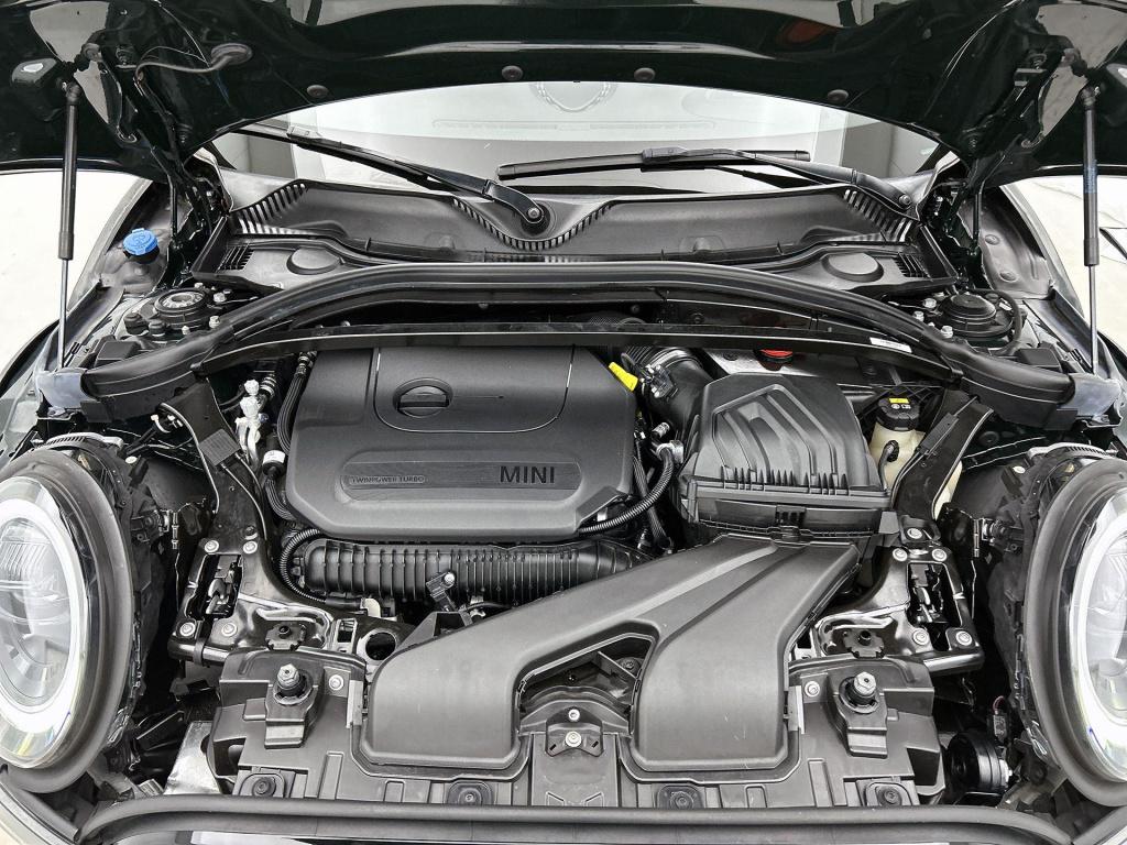 Mini Clubman 2.0 jcw all4 john cooper works | automaat | panoramadak | navi