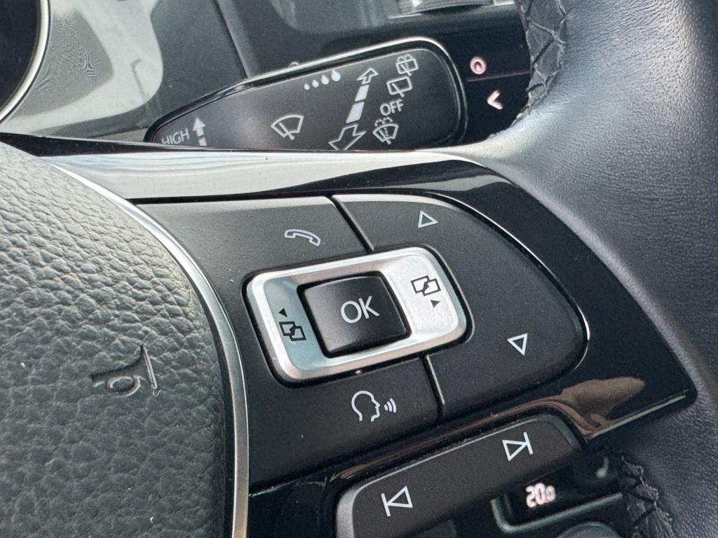 Volkswagen Golf 1.0 tsi * massage stoel * camera * carplay * stoelverwarmin