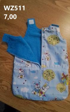 Poppenkleertjes baby born. Slaapzak. Opbrengst KiKa.
