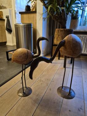 2 kraamvogels van hout/metaal
