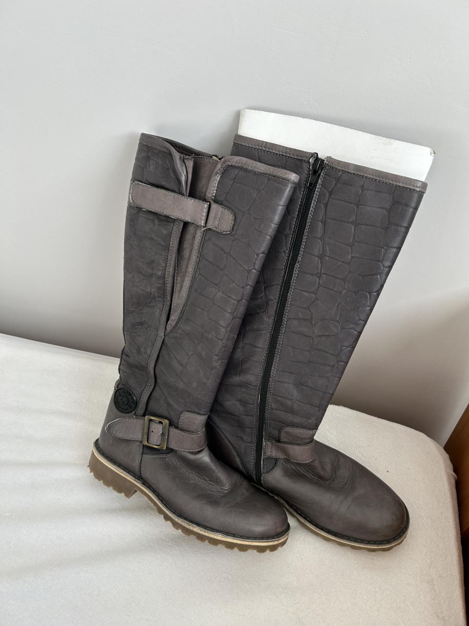 Z.g.a.n. Mooie lederen grijze laarzen