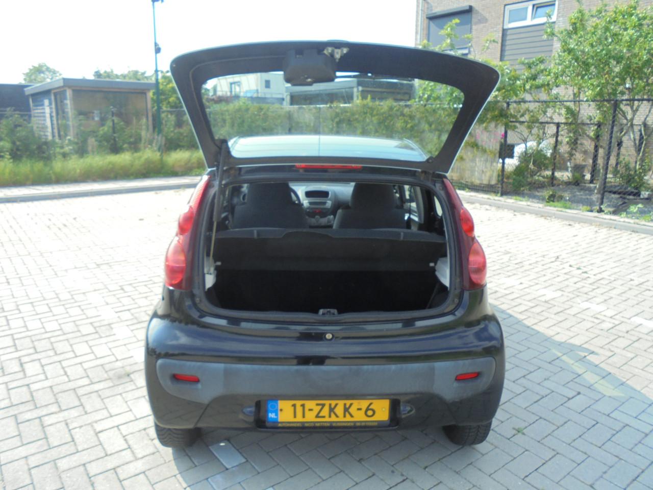107 5 deur uitvoering met de onverwoestbare 3 cilinder motor Apk mei 2027