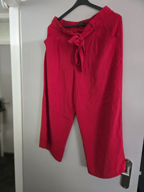 Driekwart rode broek met rechte pijpen Maat M Trafaluc Collection Zara