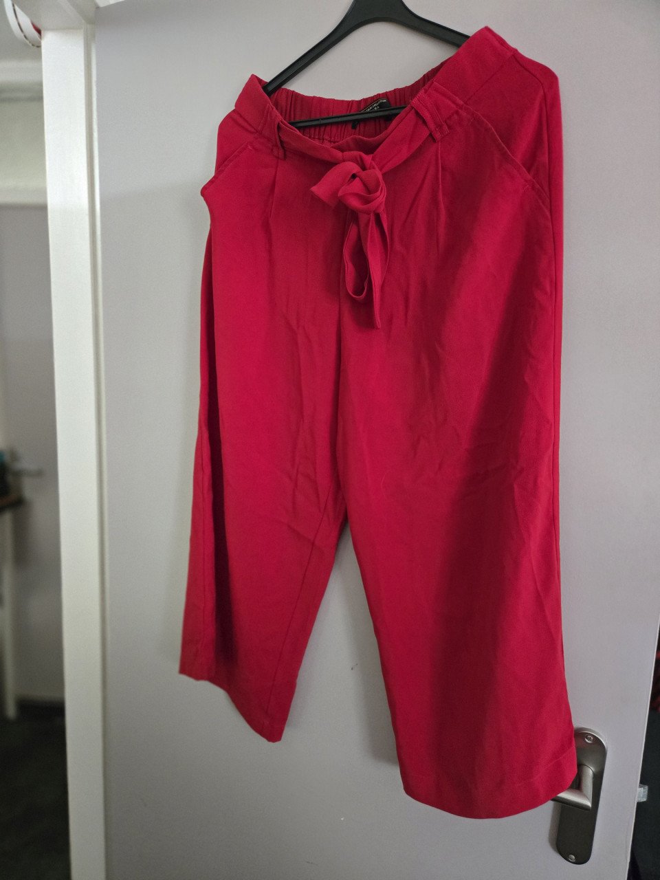 Driekwart rode broek met rechte pijpen Maat M Trafaluc Collection Zara