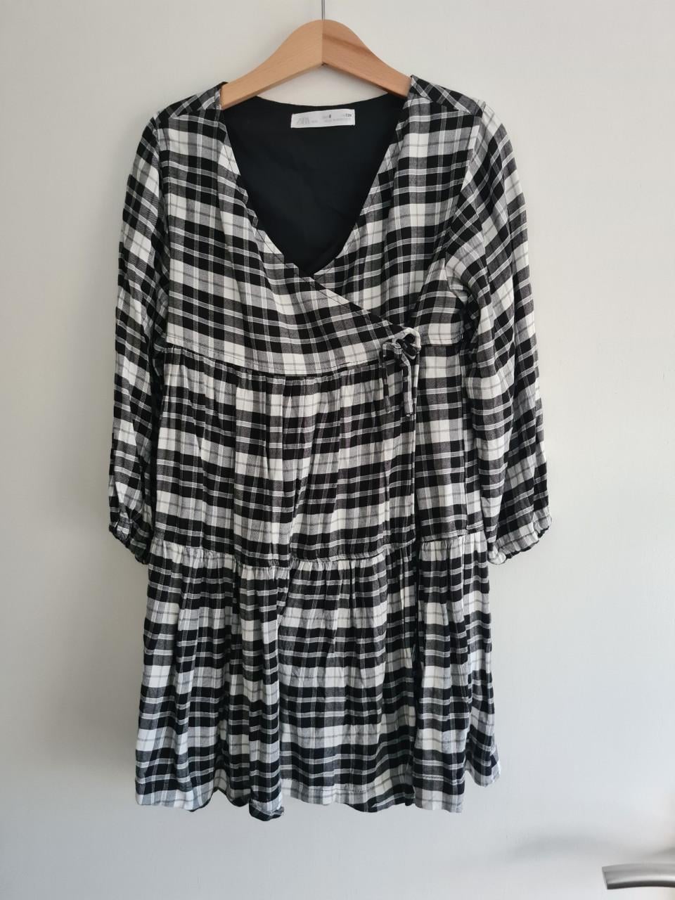 Leuk zwart-wit geblokt jurkje van Zara in maat 128.