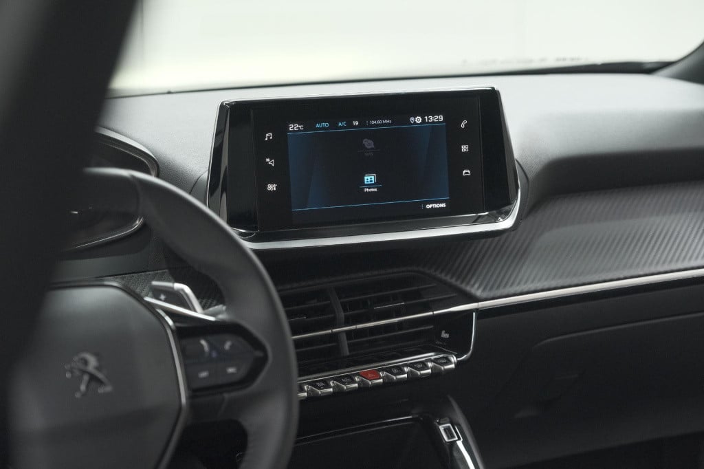 Peugeot 2008 puretech 130 eat8 active pack | parkeersensoren | apple carpla