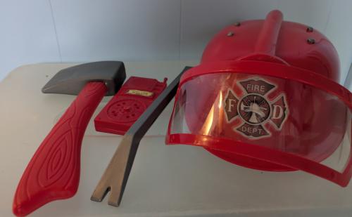 Brandweerhelm met extra attributen