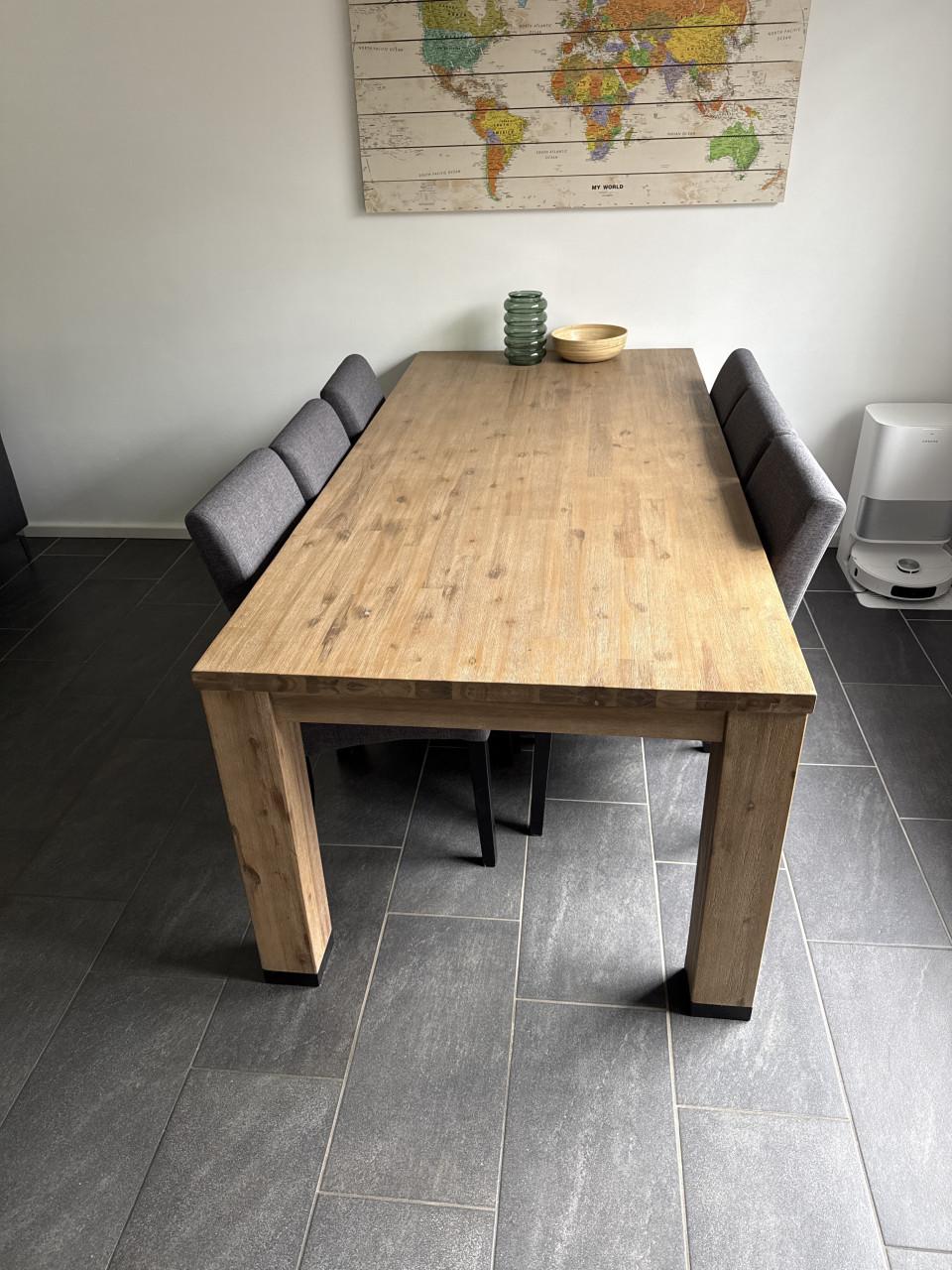 Mooie tafel met 6x stoel