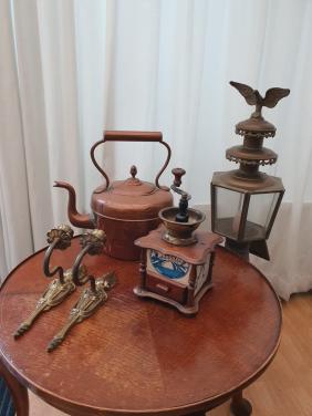 Koperen ketel.koffiemolen.koetslantaarn