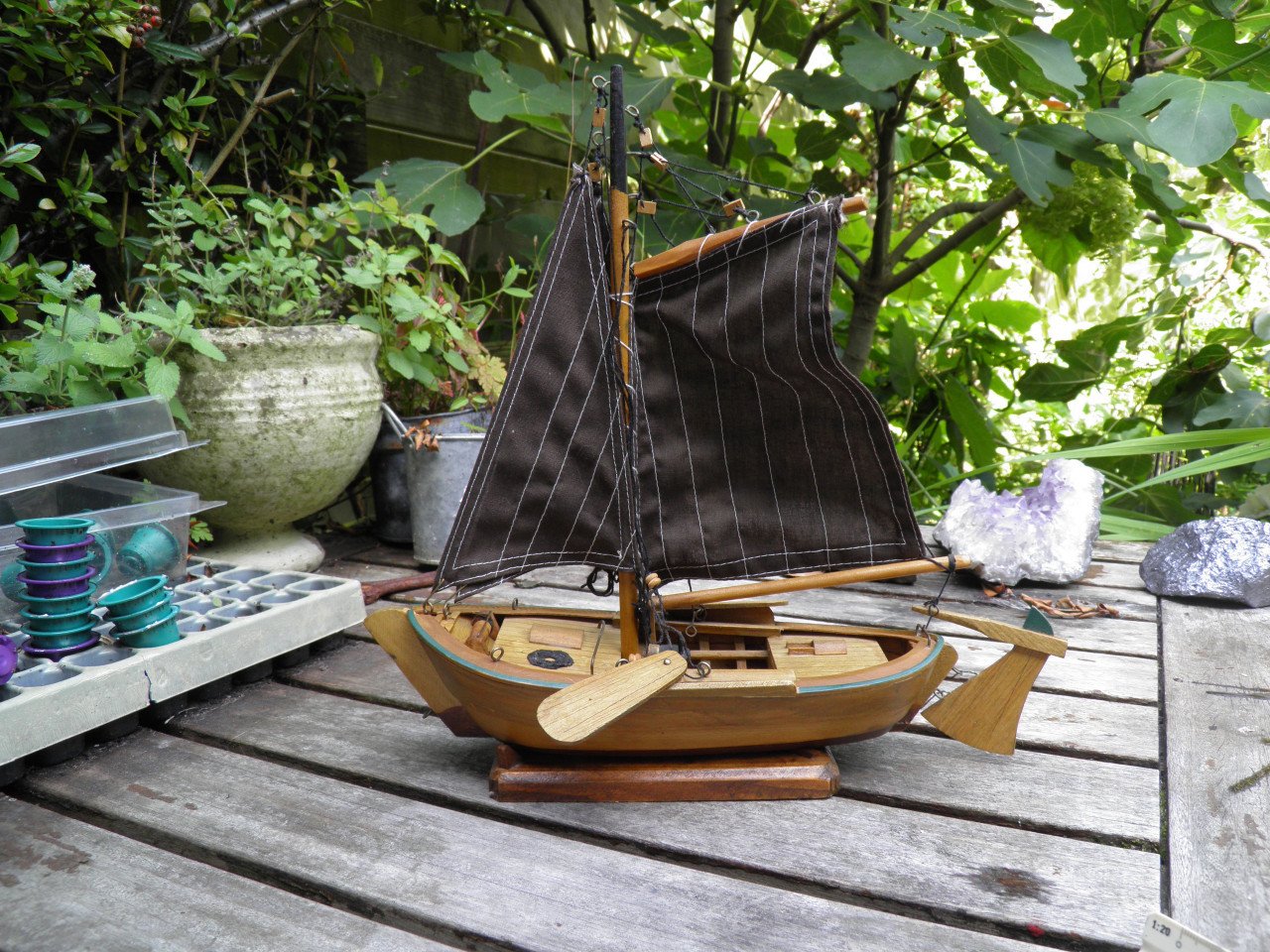 Bootje ongeveer 30 bij 30 cm hout