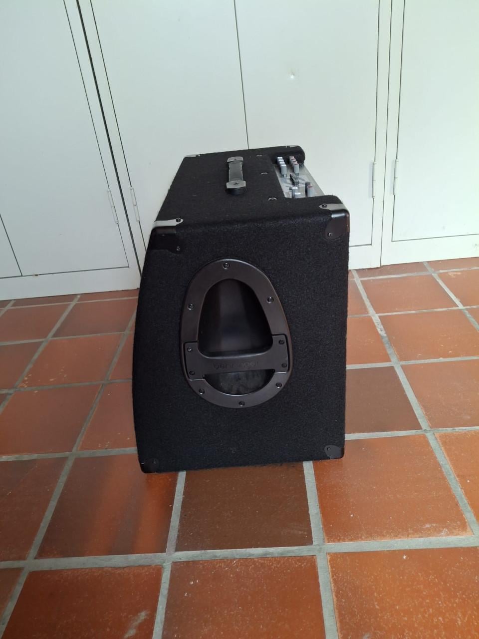 Behringer KXD15 versterker Ultratone