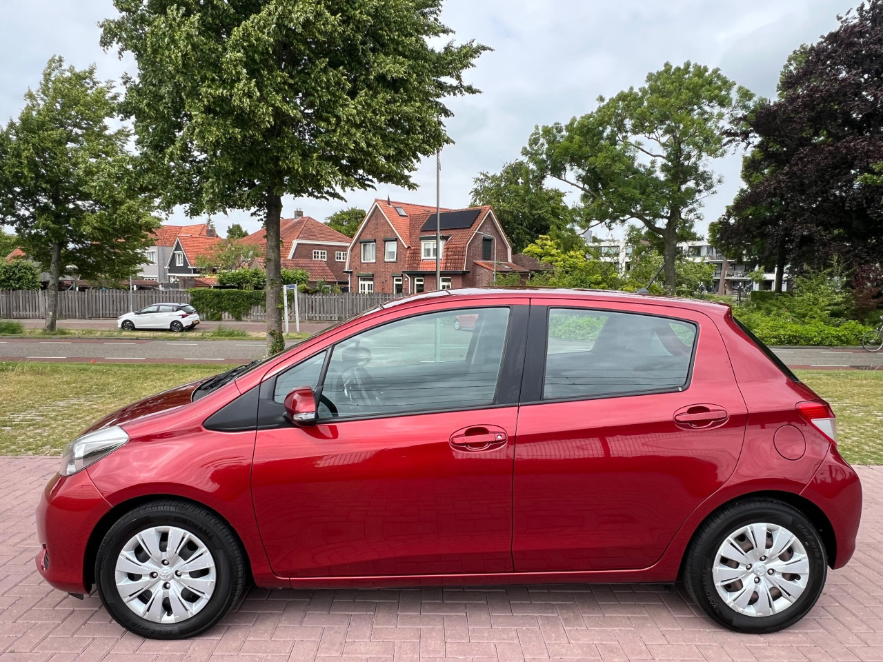 Toyota Yaris 1.3 VVT- i Aspiration | 5- Deurs | Automaat!  | Navi + Camera