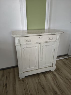 Fantastische witte brocante kast, biedermeier kast met lade.