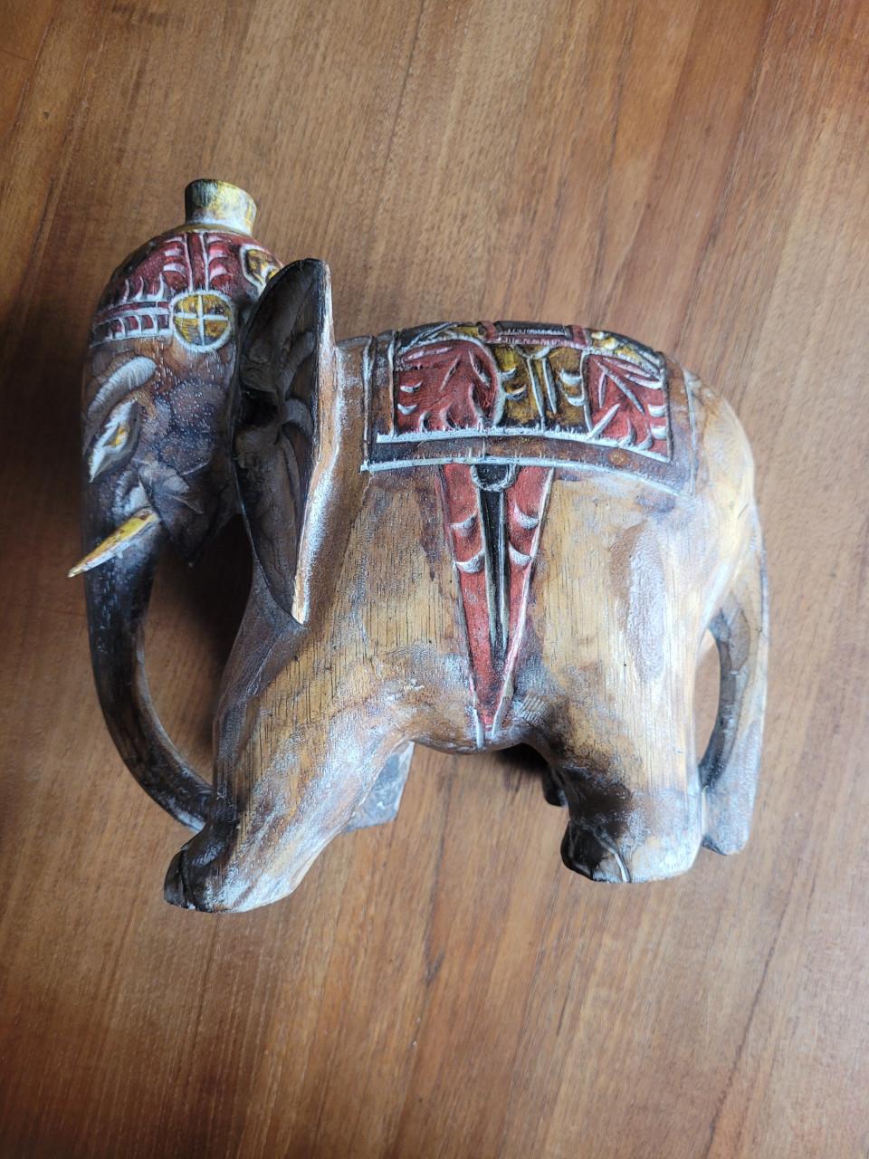 Handgesneden olifantje uit Bali