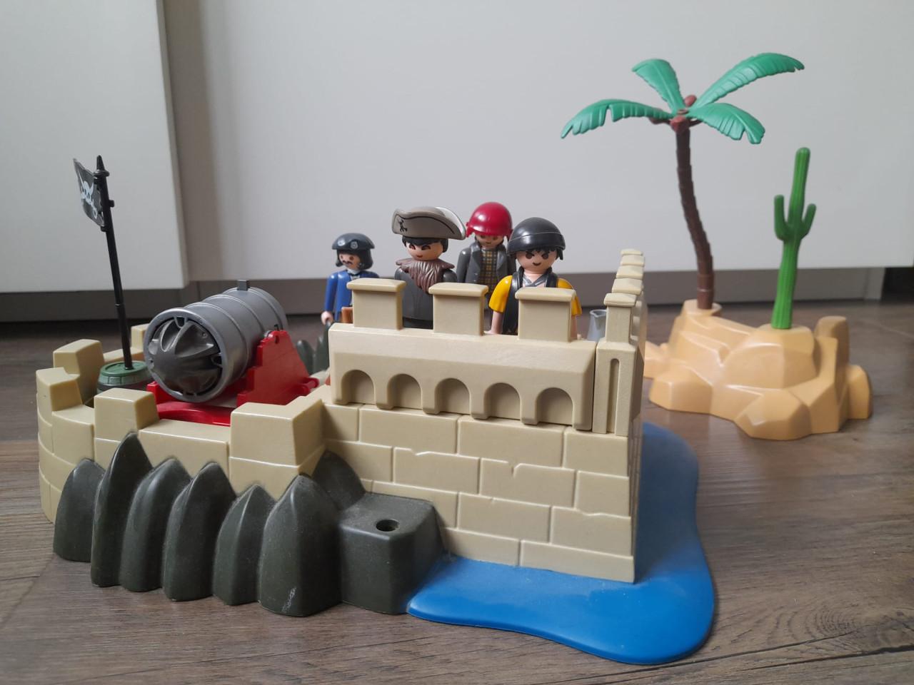 Playmobile verzameling te koop aangeboden