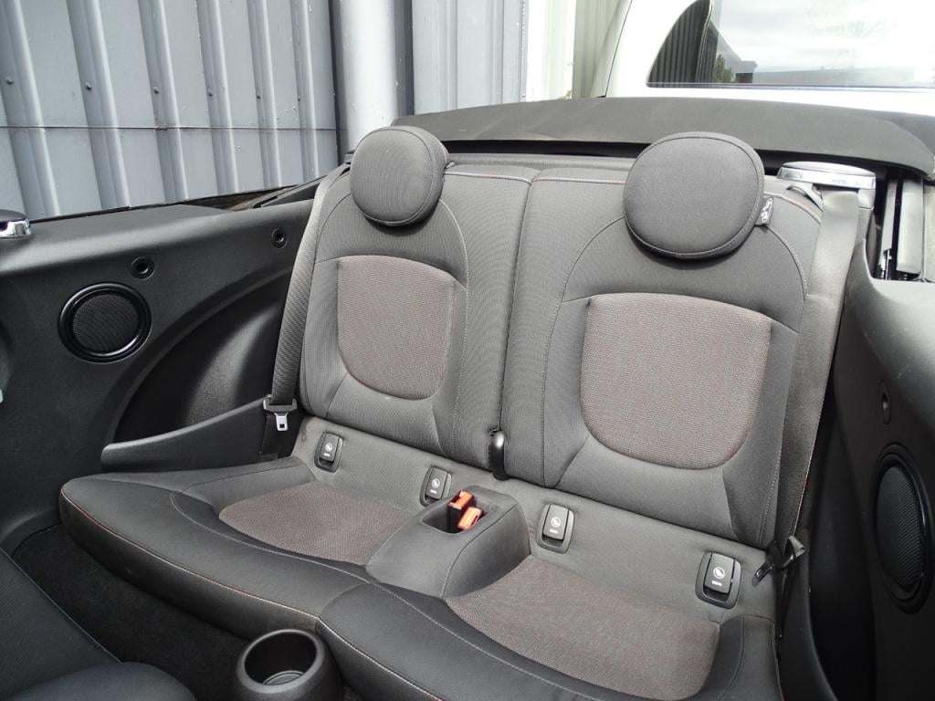 Mini Cooper Cabrio mini 1.5 pepper serious business