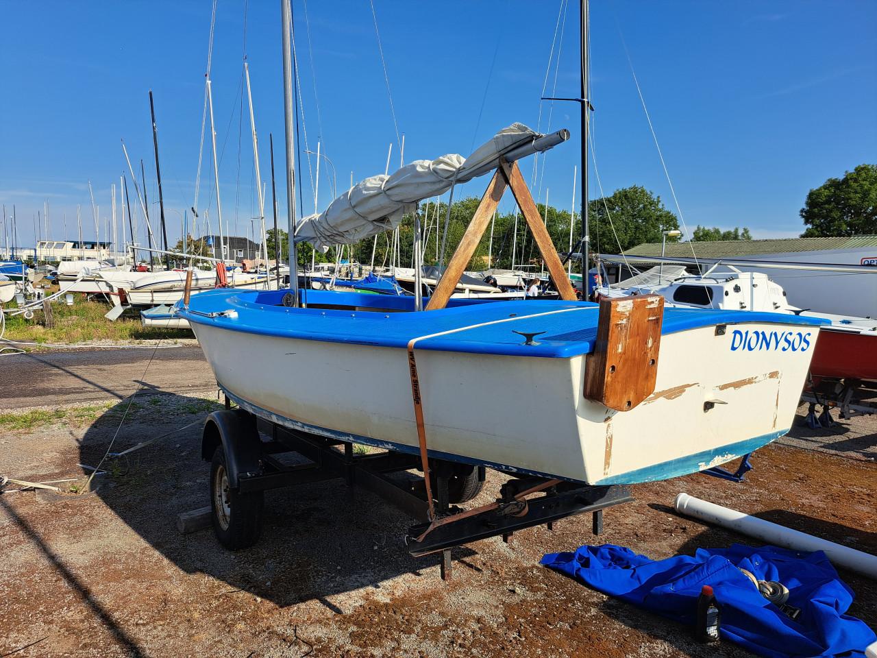 Leuke flying arrow 5.60m zeilboot met trailer