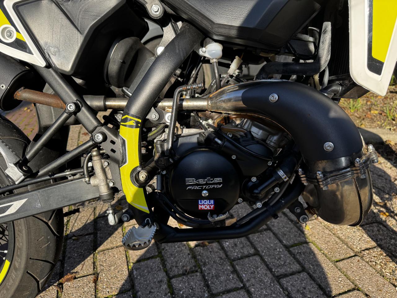 Beta RR50 track geel