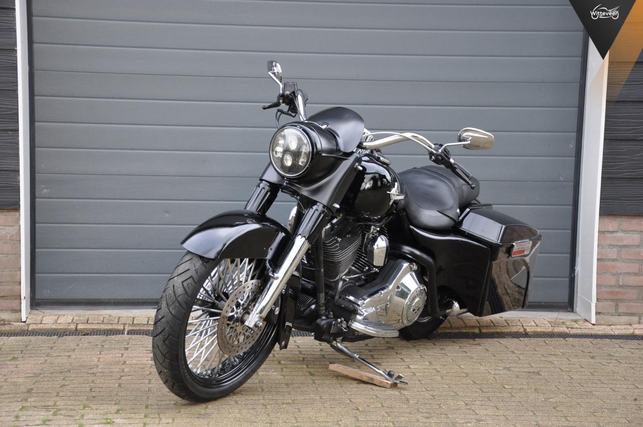 Harley Davidson Road King Stretched koffers, groot voorwiel