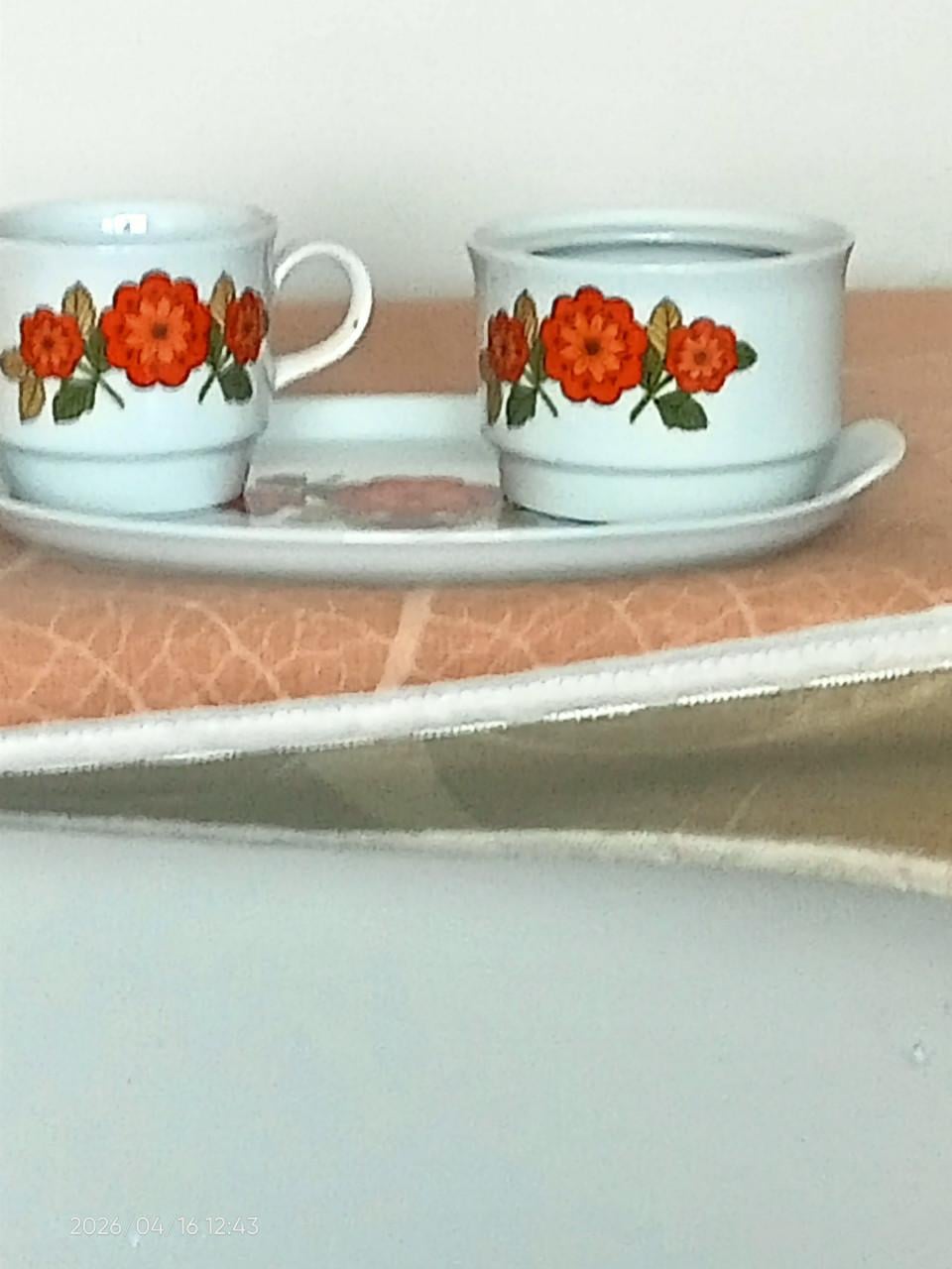 Vintage melkkan, suikerpot op schaal