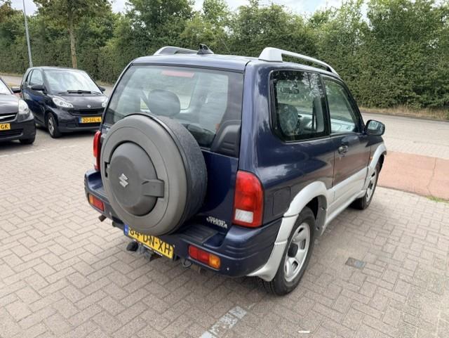 Suzuki Grand Vitara 2.0 metal top