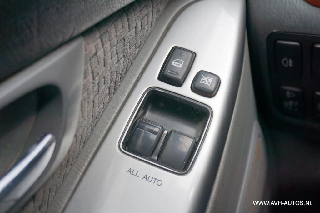 Toyota Land Cruiser 3.0 d-4d vx hr blind van, differentieel maakt herrie!!