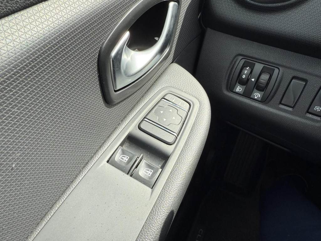 Renault Clio 0.9 tce limited cruise control | parkeersensoren | ac | dab | 