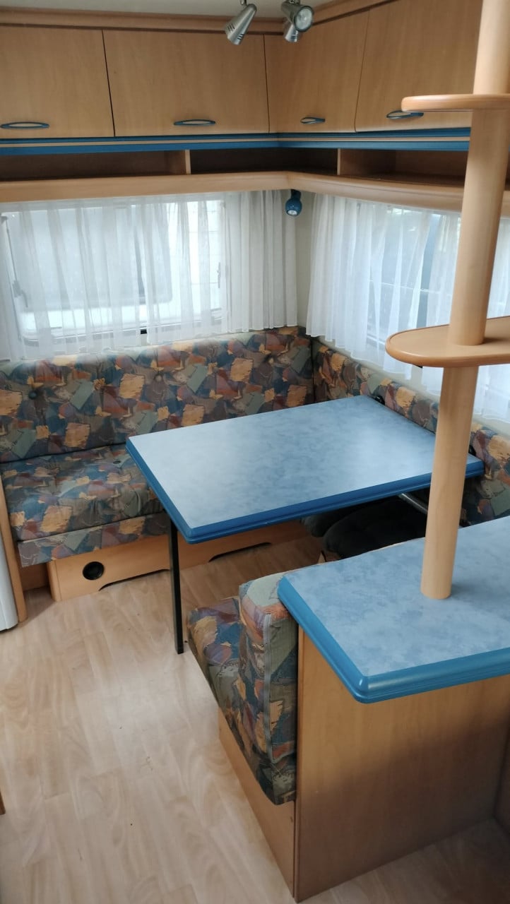 Hobby 440 (2000) met als nieuwe voortent