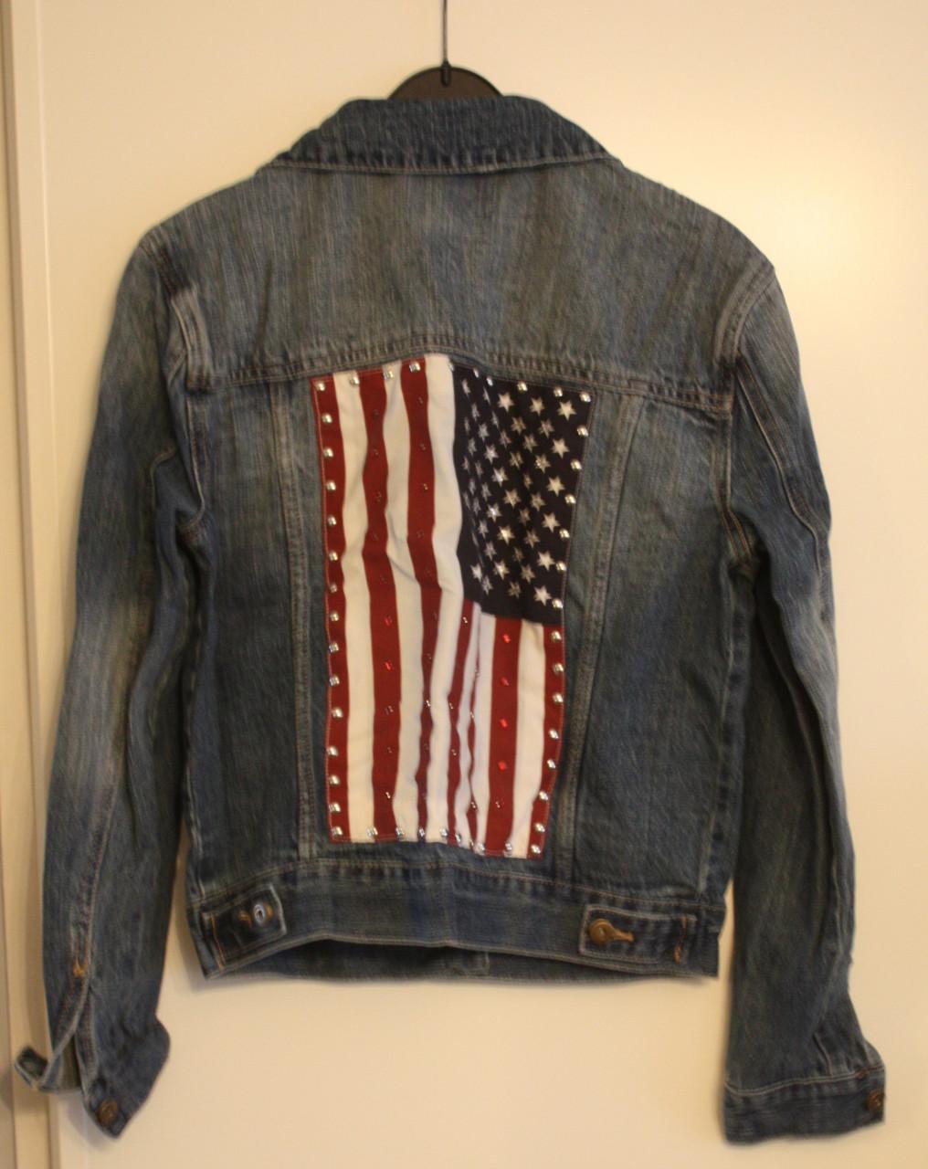 Spijkerjasje met op achter kant usvlag maat s