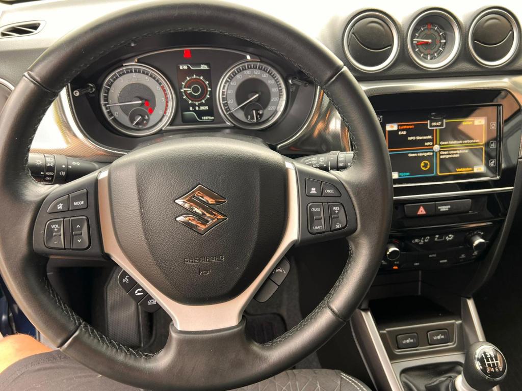 Suzuki Vitara 1.4 boosterjet style rhino edition smart hybrid