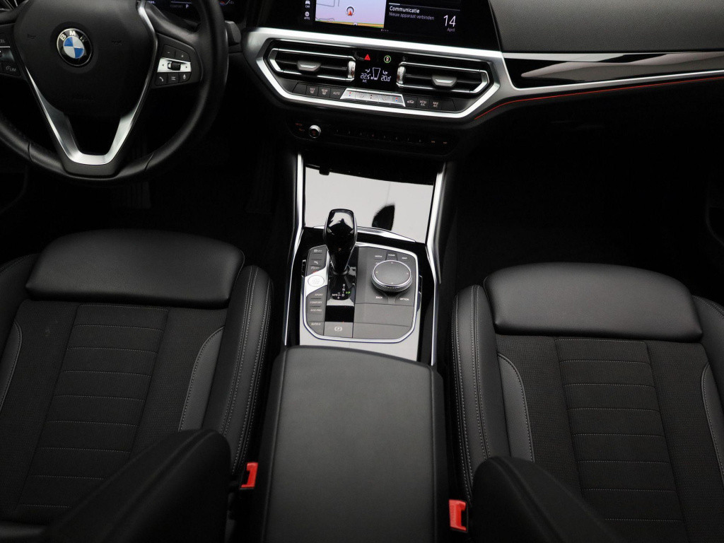 BMW 3-serie 318i business edition | automaat | lmv | half leder | virtual c