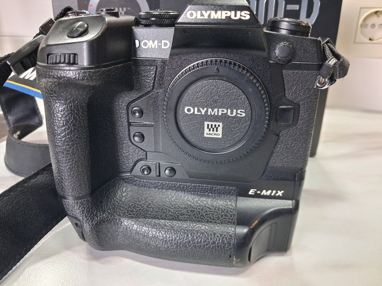 OLYMPUS OM-D E-M1X camera en een 12-40mm PRO lens