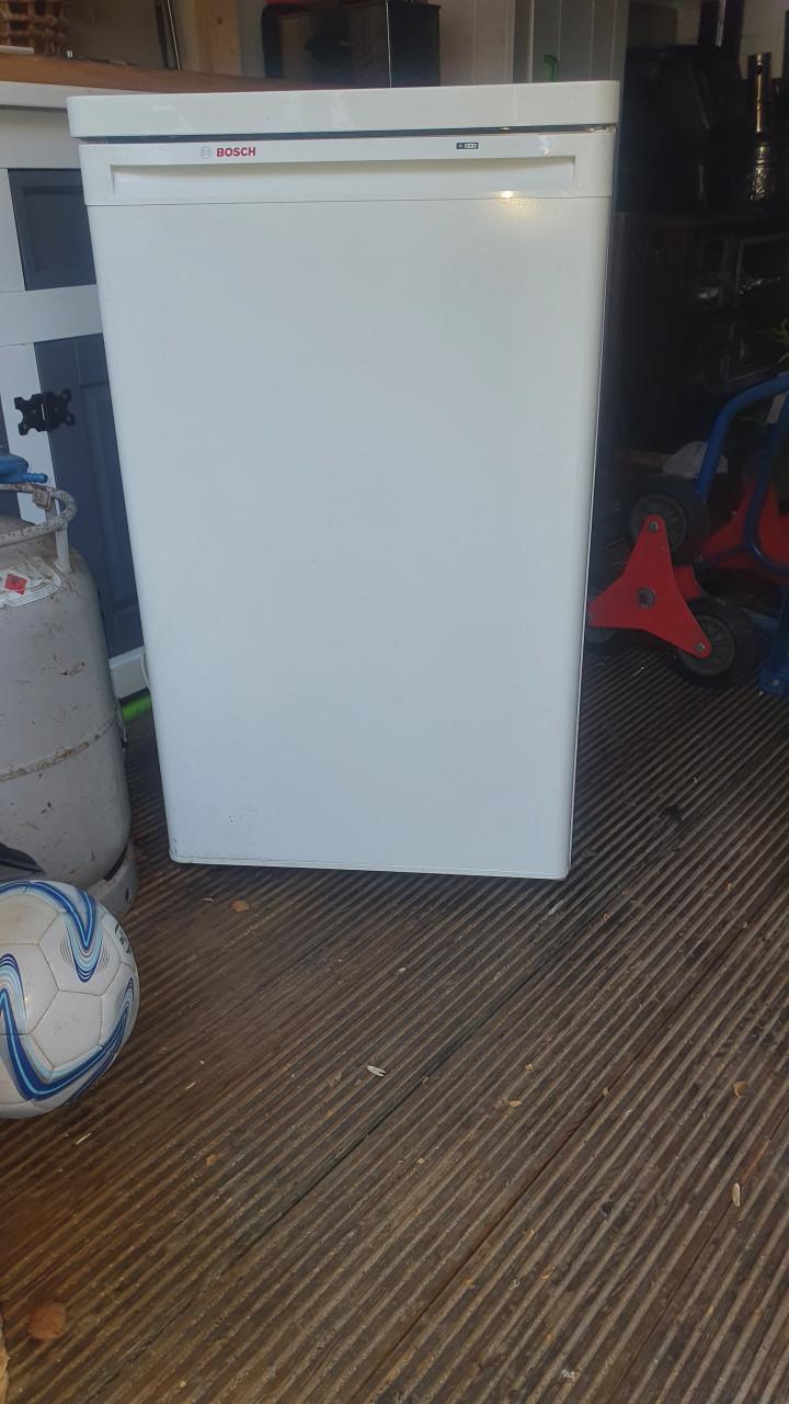 TE KOOP TAFELMODEL DIEPVRIES VAN HET MERK BOSCH