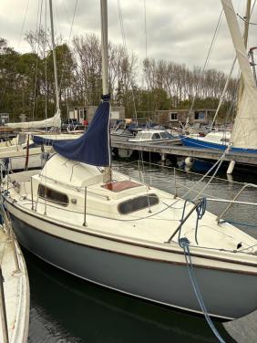 Kievit 680 kajuitzeilbootje