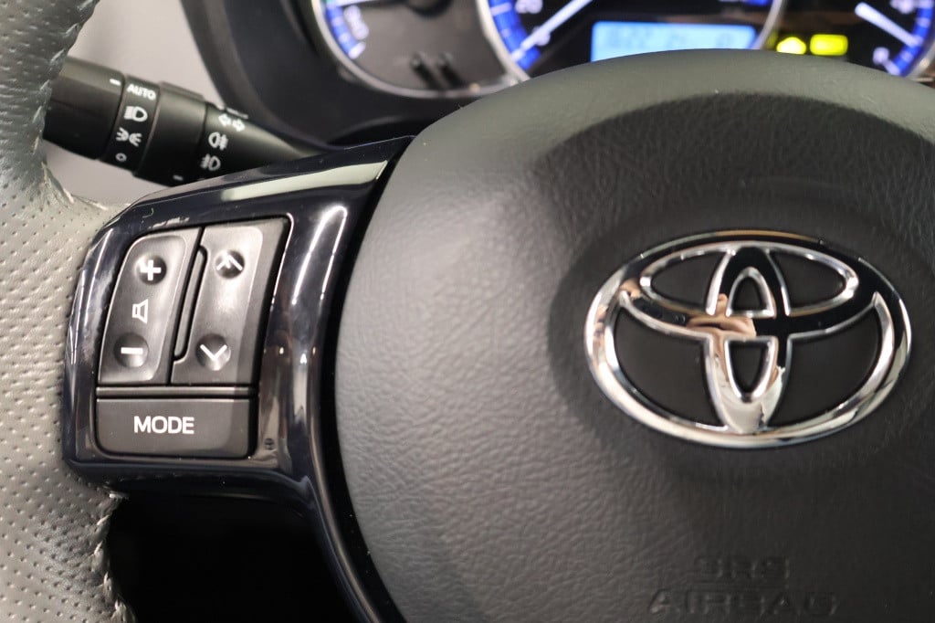 Toyota Yaris 1.5 hybrid dynamic bi-tone