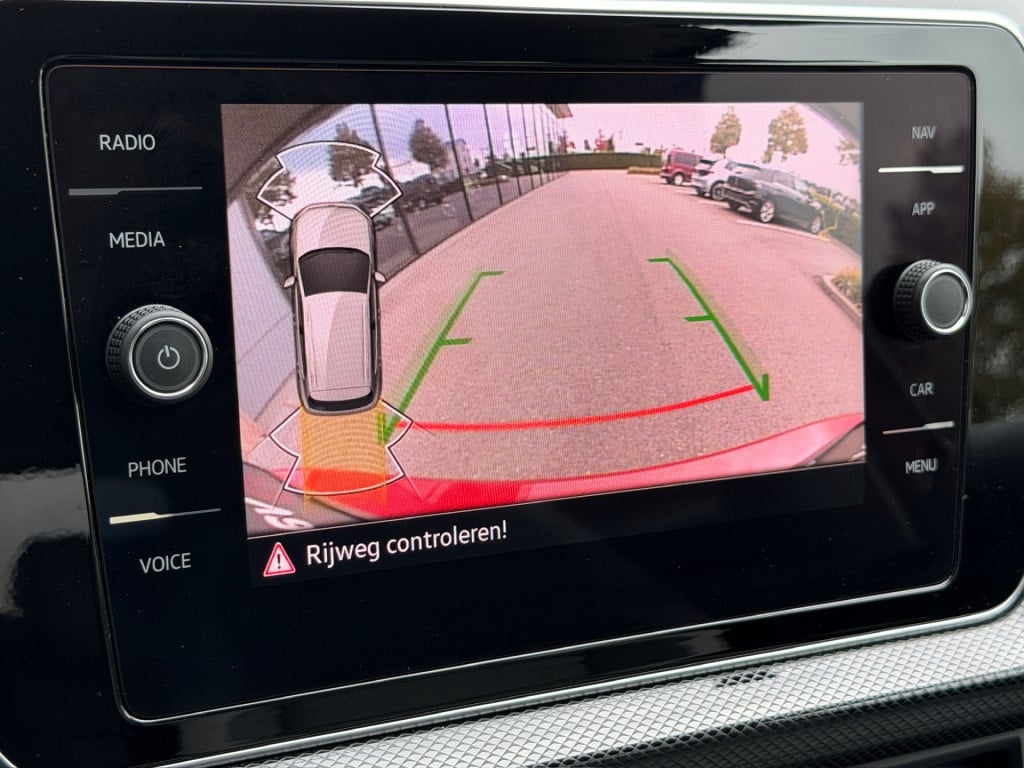 Volkswagen T-cross 1.0 tsi 116pk style | trekhaak | camera | navi | led gri