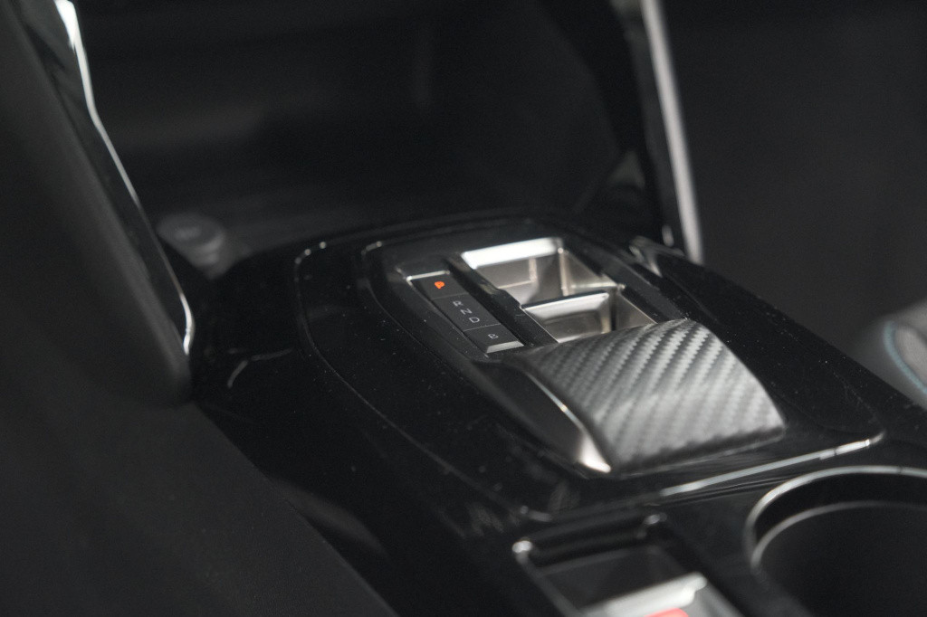 Peugeot E-2008 ev allure pack 50 kwh | 3 fase laadfunctie | camera | naviga