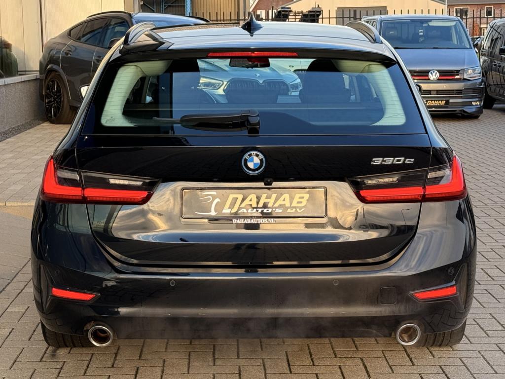 BMW 3-serie touring 330e | stoelverwarming | apple carplay | achteruitrijca