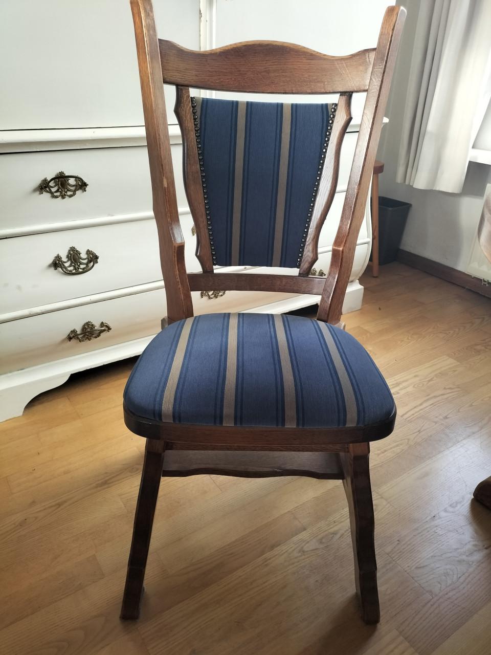 Ronde Eiken Eettafel met 4 stoelen