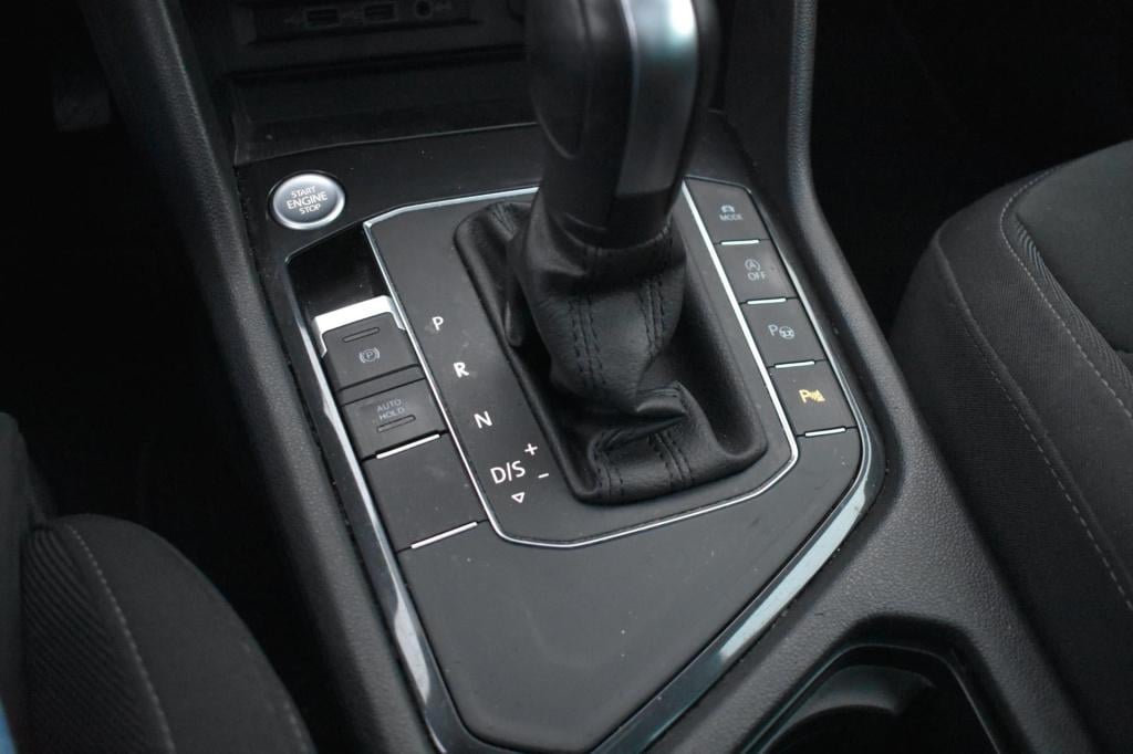 Volkswagen Tiguan 1.5 tsi act r-line | trekhaak | camera | dealer onderhoud