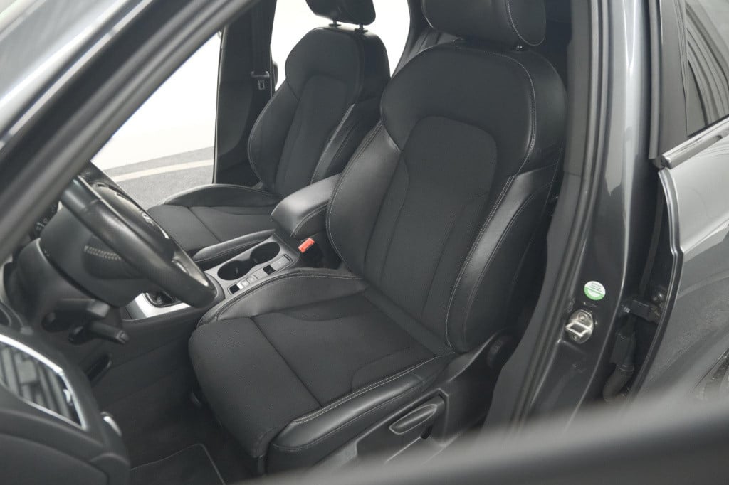 Audi Q3 1.4 tfsi cod sport s line edition | parkeersensoren | navigatie | c