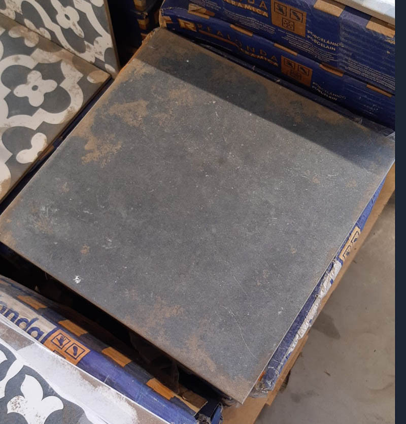 3030-263 ca 3 m² Vintagelook tegels,33x33 cm,antique white,vn € 59,95/m² vr