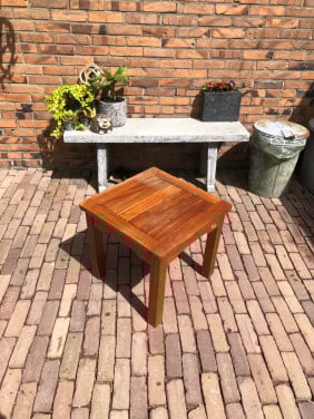 Bijzettafel 50x50xH45 cm.