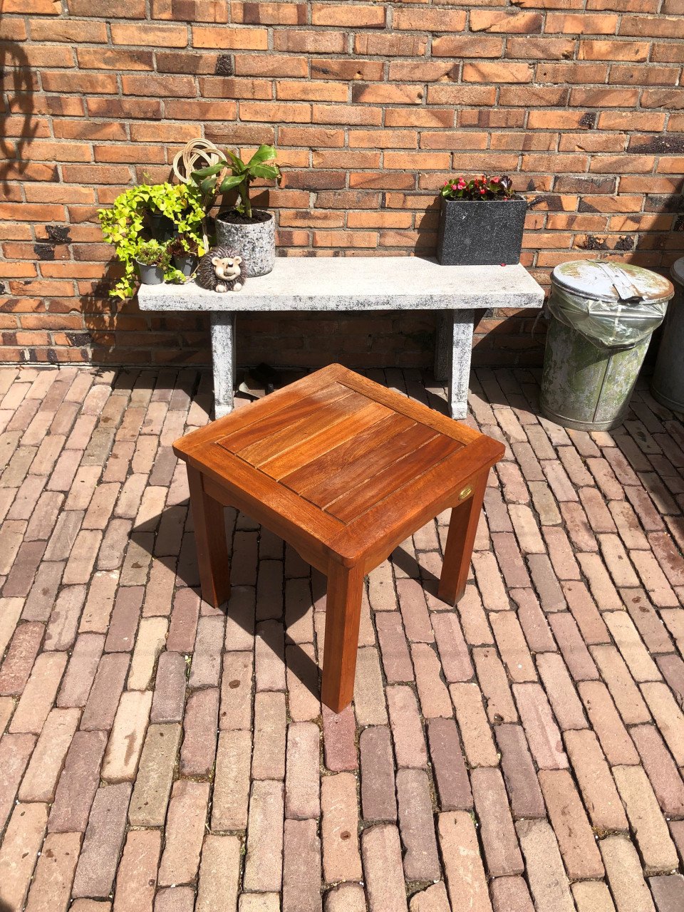 Bijzettafel 50x50xH45 cm.