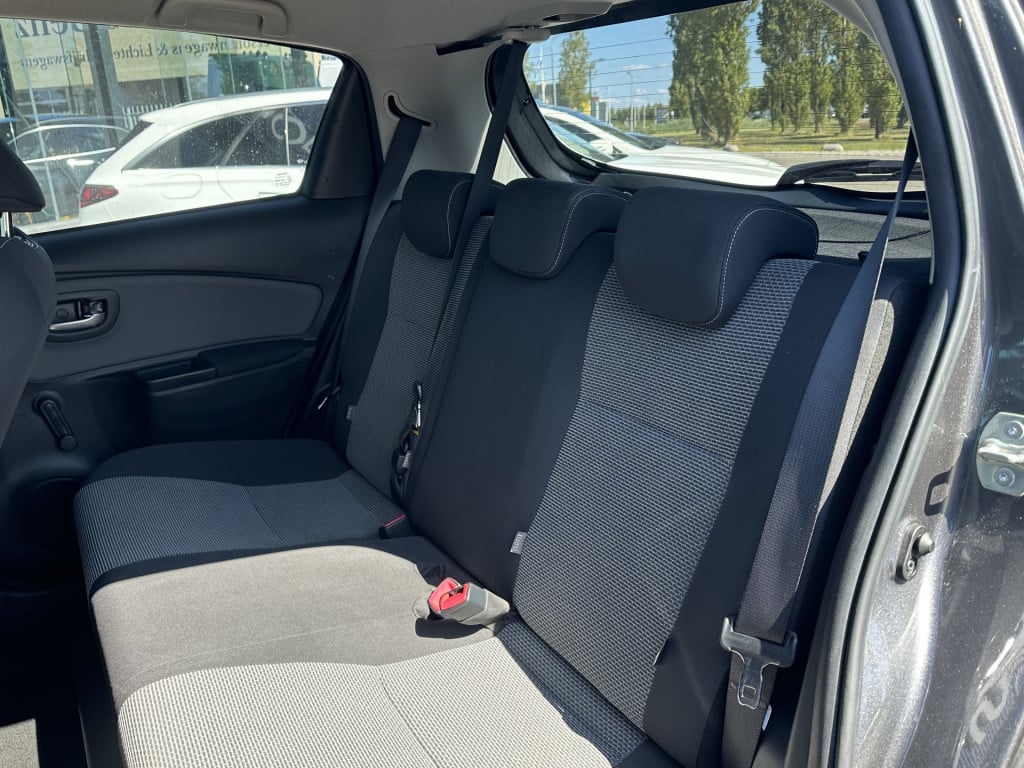 Toyota Yaris 1.5 hybrid lease i camera i automaat i airco l navigatie i zee