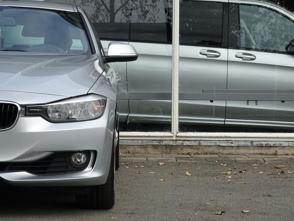 BMW 3-serie 320i executive automaat | 18" | afn. trekhaak | bluetooth