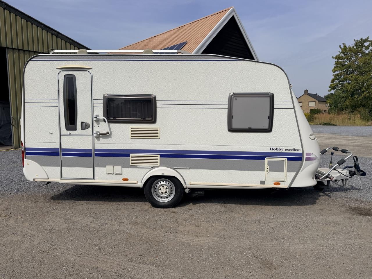 Hobby 410 SFE caravan met voortent en mover (zeer compleet!)
