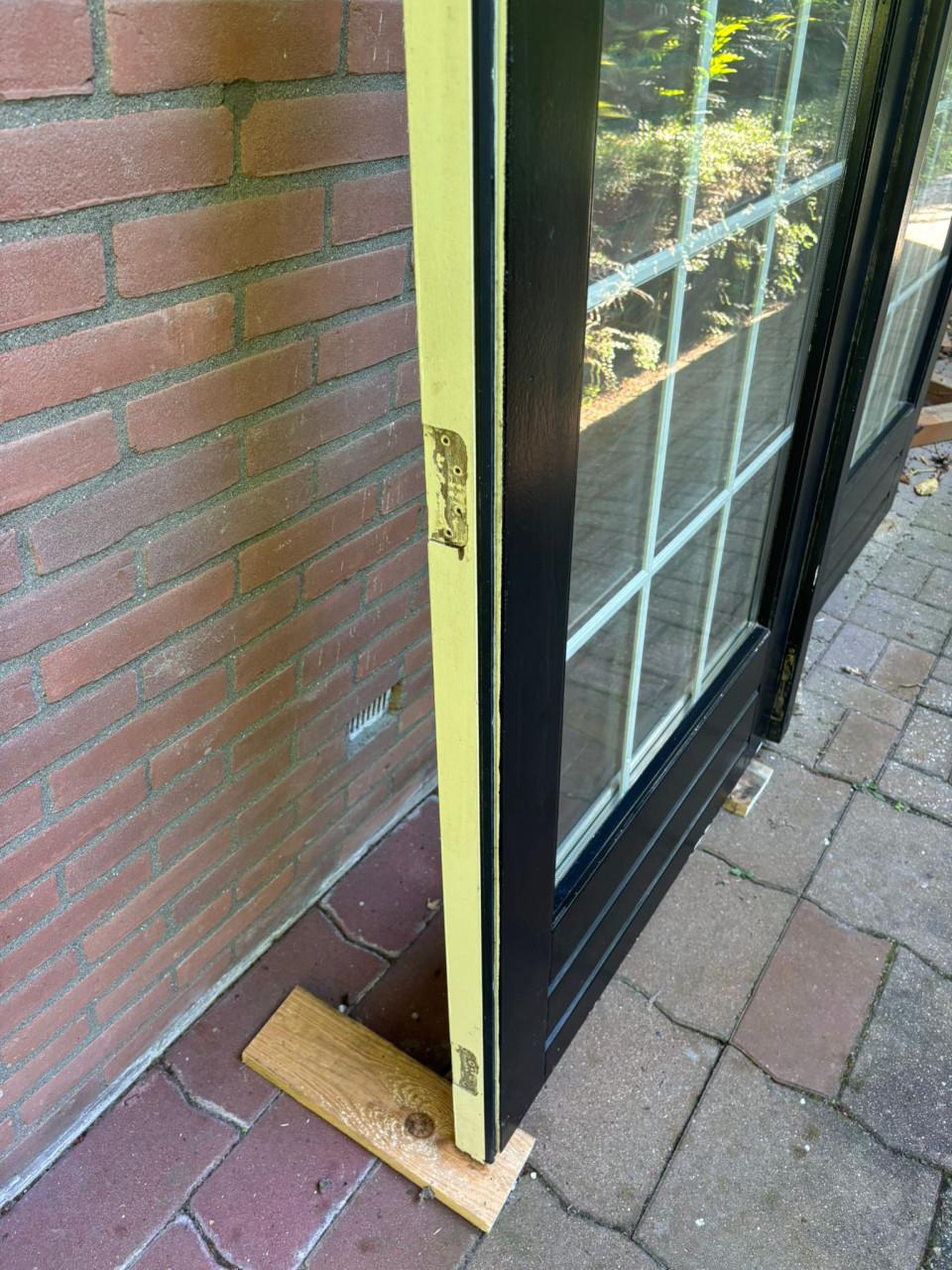 Hardhouten tuindeuren als nieuw met dubbelglas